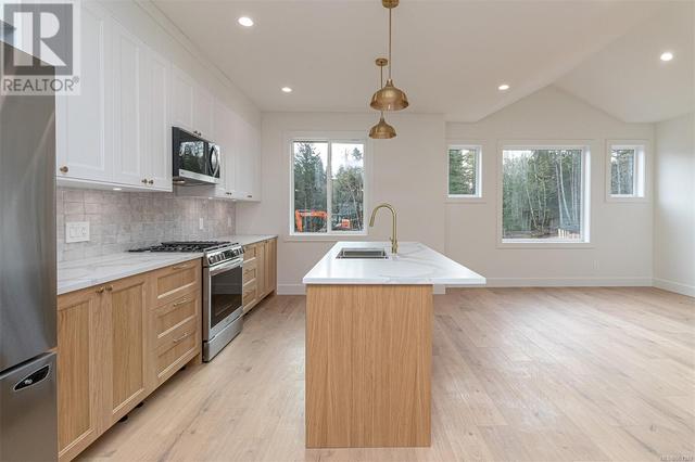 6926 Ridgecrest Rd, House detached with 5 bedrooms, 3 bathrooms and 3 parking in Sooke BC | Image 17