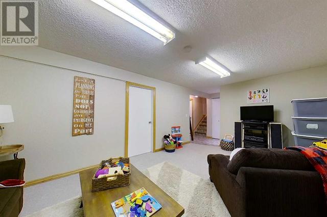 908 14 Avenue Se, House detached with 4 bedrooms, 2 bathrooms and 5 parking in Slave Lake AB | Image 34