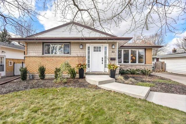 32 Alexander Ave, House detached with 3 bedrooms, 2 bathrooms and 5 parking in Cambridge ON | Image 1
