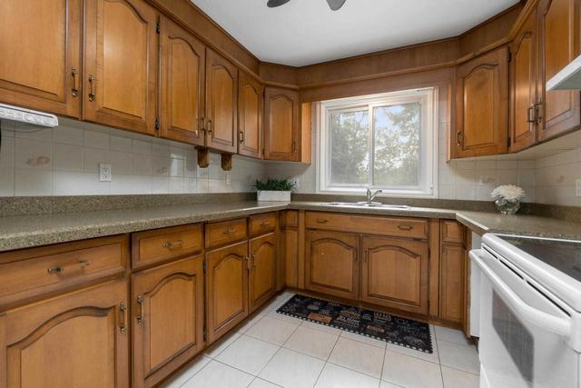 82 Acton Blvd, House detached with 3 bedrooms, 2 bathrooms and 6 parking in Halton Hills ON | Image 3