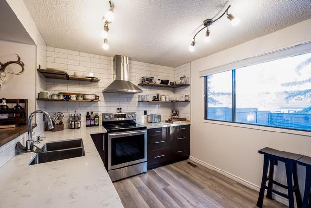 107 - 2300 Oakmoor Drive Sw, Home with 3 bedrooms, 1 bathrooms and 1 parking in Calgary AB | Image 11