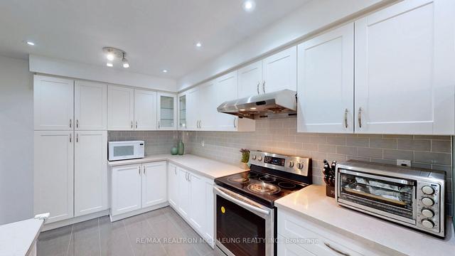 177 Bellefontaine St, House attached with 3 bedrooms, 3 bathrooms and 3 parking in Toronto ON | Image 3