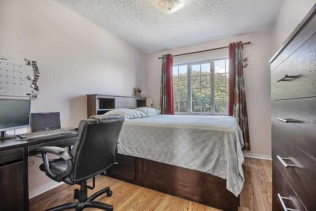 35h View Green Cres, House attached with 3 bedrooms, 4 bathrooms and 4 parking in Toronto ON | Image 21