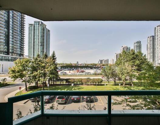311 - 550 Webb Dr, Condo with 2 bedrooms, 2 bathrooms and 2 parking in Mississauga ON | Image 6