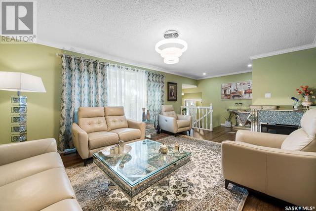 90 Groome Avenue, House detached with 4 bedrooms, 3 bathrooms and null parking in Regina SK | Image 3