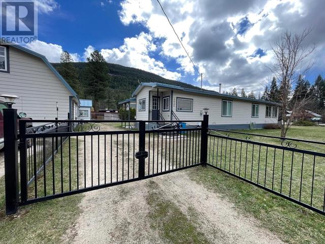 5834 3rd Street, House other with 2 bedrooms, 1 bathrooms and 1 parking in Kootenay Boundary E BC | Image 27