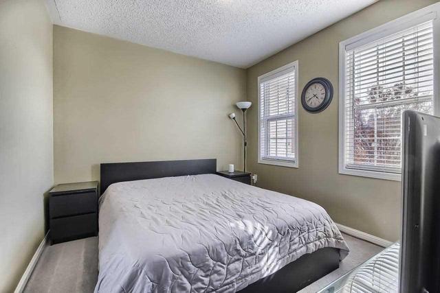 876 Mckay Cres, House attached with 3 bedrooms, 3 bathrooms and 2 parking in Milton ON | Image 13