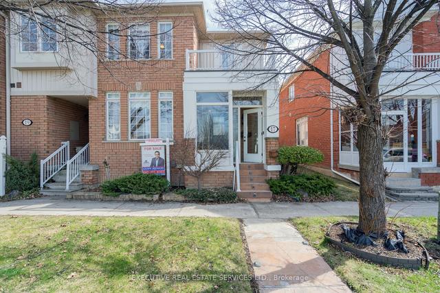 17 Sharon Lee Dr, House attached with 3 bedrooms, 4 bathrooms and 3 parking in Markham ON | Image 1