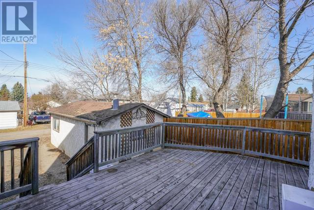 5306 53 Street, House semidetached with 4 bedrooms, 1 bathrooms and 1 parking in Rocky Mountain House AB | Image 34