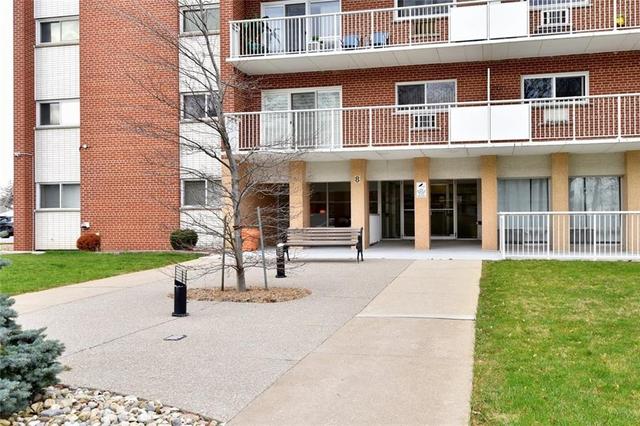 602 - 8 Woodman Drive S, Condo with 2 bedrooms, 1 bathrooms and 1 parking in Hamilton ON | Image 4