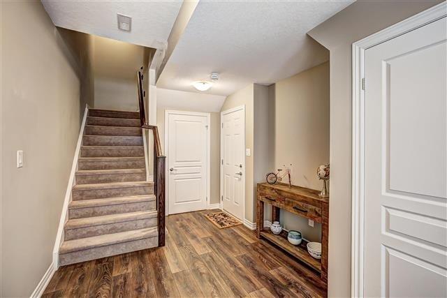 387 Grantham Common, Townhouse with 2 bedrooms, 2 bathrooms and 2 parking in Oakville ON | Image 2