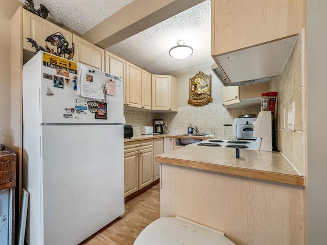 11 - 1915 18 Avenue N, Home with 3 bedrooms, 1 bathrooms and 2 parking in Lethbridge AB | Image 9