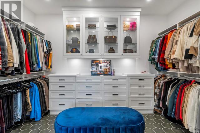 Primary Ensuite/ Closet the size of a bedroom | Image 37
