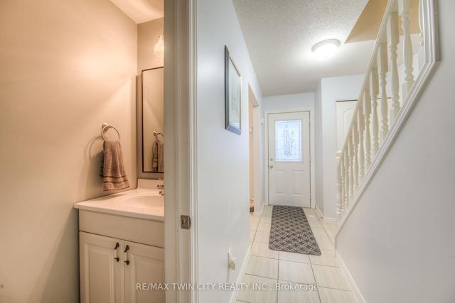 7 - 235 Saginaw Pkwy, Townhouse with 3 bedrooms, 2 bathrooms and 1 parking in Cambridge ON | Image 7
