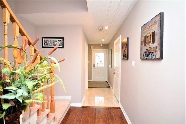 104 Holgate St, House attached with 3 bedrooms, 2 bathrooms and 2 parking in Barrie ON | Image 4