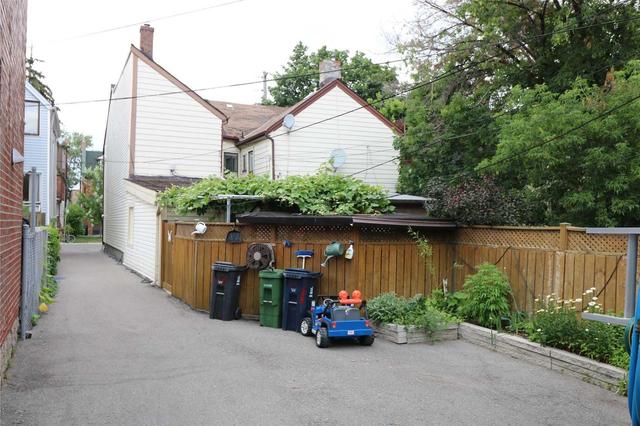 15 Wallace Ave, House semidetached with 3 bedrooms, 2 bathrooms and 2 parking in Toronto ON | Image 17