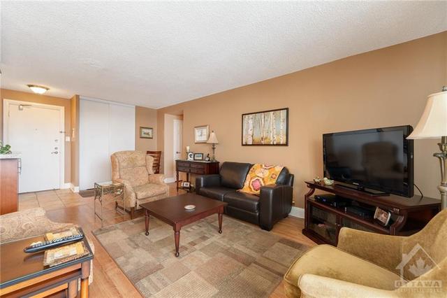 405 - 665 Bathgate Drive, Condo with 3 bedrooms, 2 bathrooms and 1 parking in Ottawa ON | Image 11