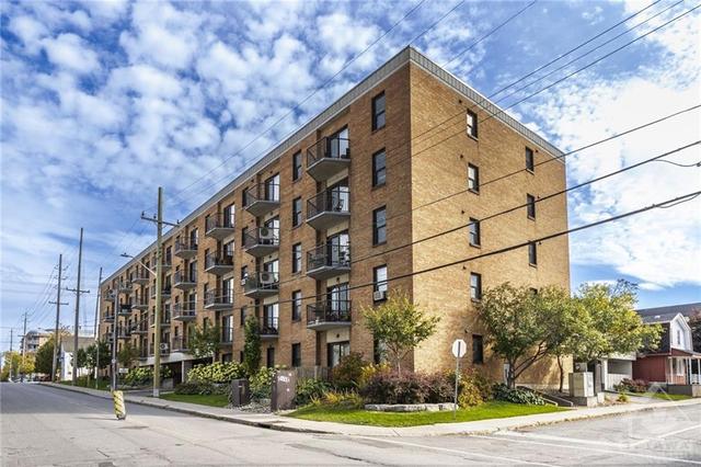 203 - 50 Burnside Avenue, Condo with 2 bedrooms, 2 bathrooms and 1 parking in Ottawa ON | Image 1
