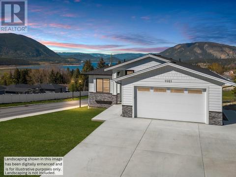 1021 16 Avenue Se, House detached with 6 bedrooms, 3 bathrooms and 2 parking in Salmon Arm BC | Card Image