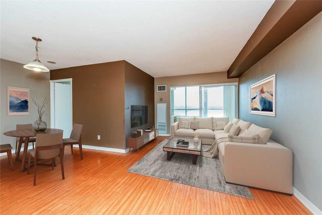 1013 - 135 Hillcrest Ave, Condo with 2 bedrooms, 2 bathrooms and 1 parking in Mississauga ON | Image 1