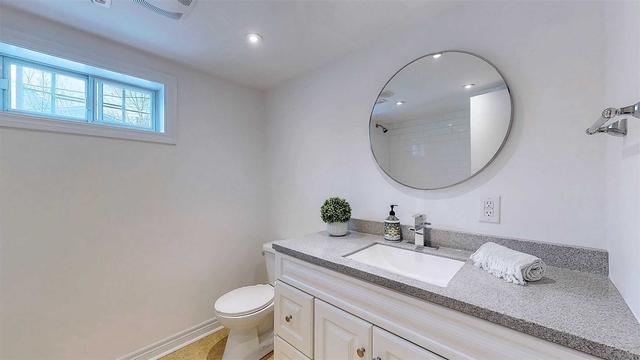 38 Clearbrooke Circ, House detached with 2 bedrooms, 2 bathrooms and 5 parking in Toronto ON | Image 24
