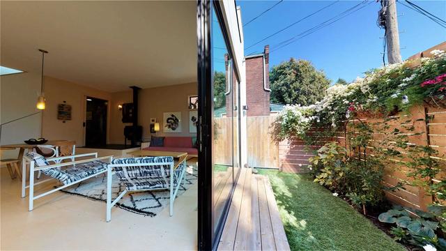 35 Annette St, House detached with 2 bedrooms, 3 bathrooms and 0 parking in Toronto ON | Image 4