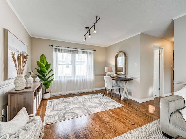 28 Bent Oak Circ, House detached with 3 bedrooms, 2 bathrooms and 2 parking in Mississauga ON | Image 5