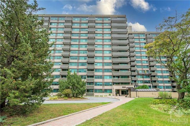106 - 555 Brittany Drive, Condo with 2 bedrooms, 2 bathrooms and 1 parking in Ottawa ON | Image 1