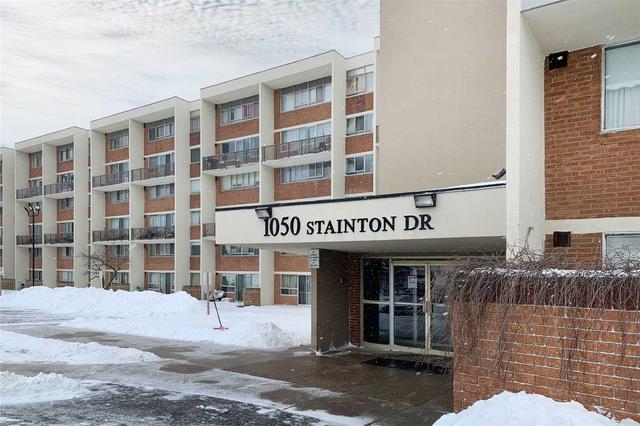 205 - 1050 Stainton Dr, Condo with 3 bedrooms, 2 bathrooms and 1 parking in Mississauga ON | Image 1