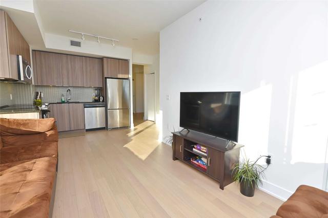 3202 - 20 Shore Breeze Dr, Condo with 2 bedrooms, 1 bathrooms and 1 parking in Toronto ON | Image 3