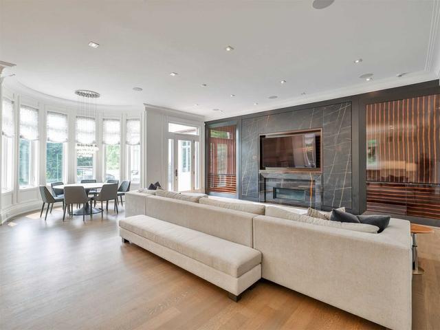 382 Old Yonge St, House detached with 6 bedrooms, 13 bathrooms and 16 parking in Toronto ON | Image 2