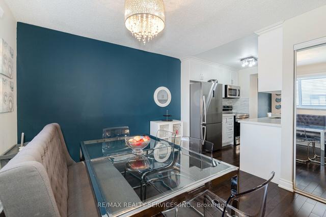 16 - 16 Carleton Pl, Townhouse with 3 bedrooms, 2 bathrooms and 2 parking in Brampton ON | Image 2