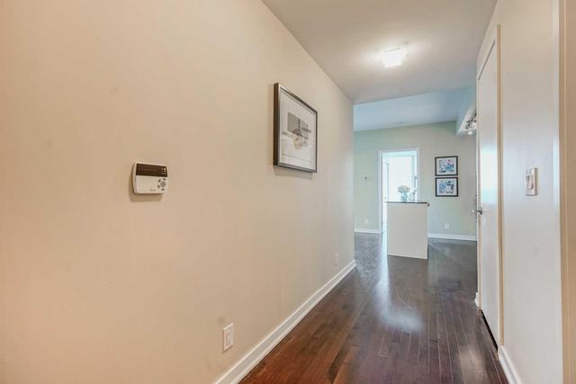 1202 - 14 York St, Condo with 2 bedrooms, 2 bathrooms and 1 parking in Toronto ON | Image 4