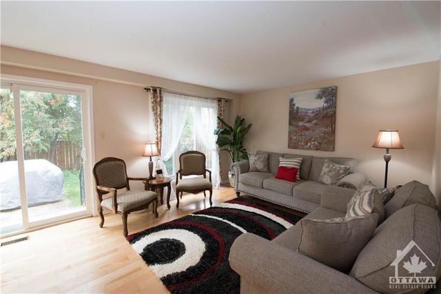 1362 Fitzpatrick Street, House detached with 4 bedrooms, 3 bathrooms and 6 parking in Ottawa ON | Image 12