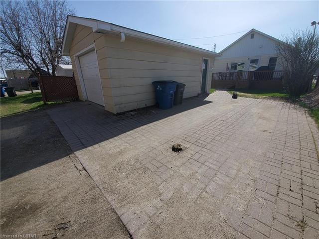 148 Third Avenue, House detached with 2 bedrooms, 2 bathrooms and null parking in Cochrane ON | Image 46