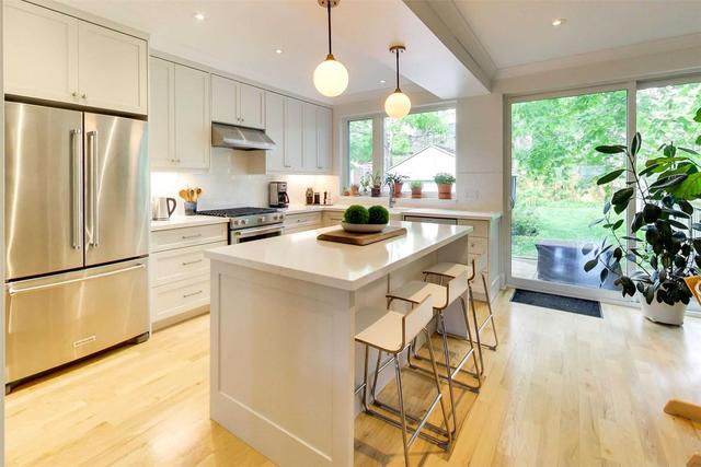 195 Arlington Ave, House semidetached with 3 bedrooms, 2 bathrooms and 3 parking in Toronto ON | Image 4