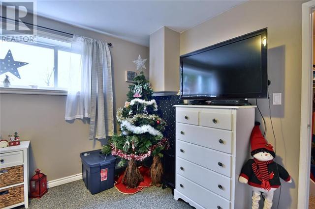 825 Cunningham Crescent, Home with 4 bedrooms, 1 bathrooms and 2 parking in Brockville ON | Image 19