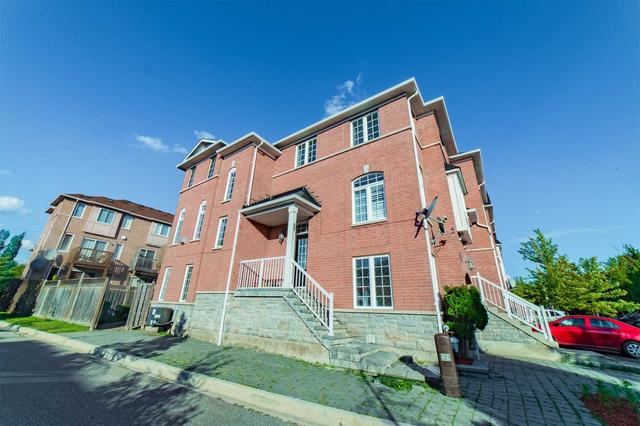 3262 Redpath Circ, House attached with 3 bedrooms, 3 bathrooms and 2 parking in Mississauga ON | Image 12