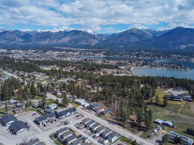 2 - 1311 Westside Park Drive, House attached with 2 bedrooms, 2 bathrooms and null parking in Invermere BC | Image 24