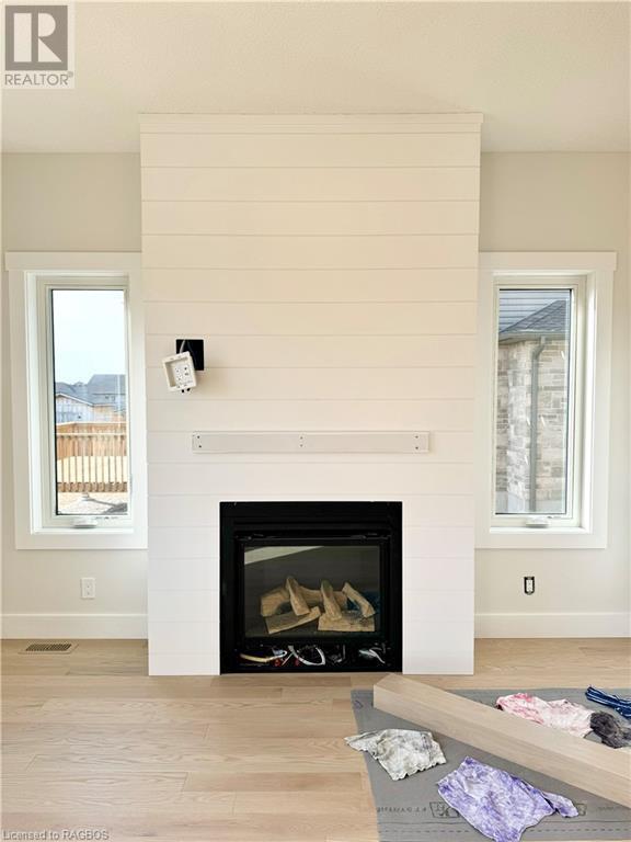 Living room with gas fireaplace | Image 6