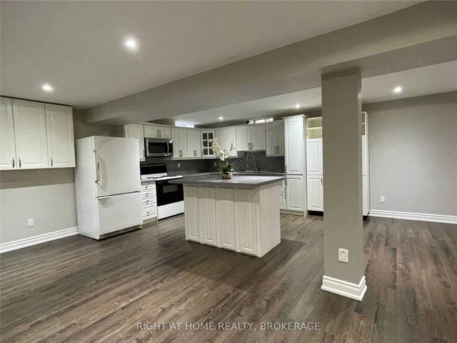 10 Monkman Crt, House detached with 3 bedrooms, 4 bathrooms and 4 parking in Aurora ON | Image 24