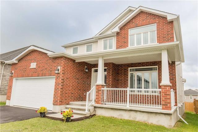1720 Executive Avenue, House detached with 4 bedrooms, 2 bathrooms and 4 parking in Kingston ON | Image 2