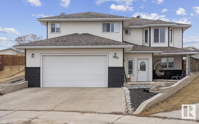 1808 7 St, House detached with 6 bedrooms, 3 bathrooms and null parking in Cold Lake AB | Image 1