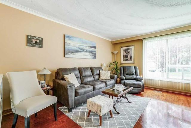 22 Rosefair Cres, House detached with 3 bedrooms, 2 bathrooms and 5 parking in Toronto ON | Image 12