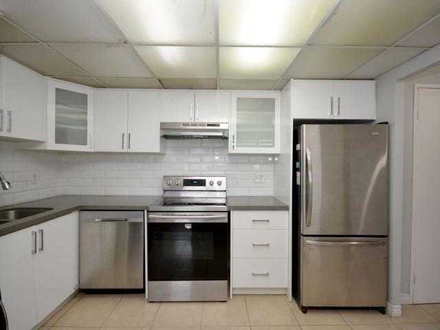 1907 - 3700 Kaneff Cres, Condo with 2 bedrooms, 2 bathrooms and 1 parking in Mississauga ON | Image 3
