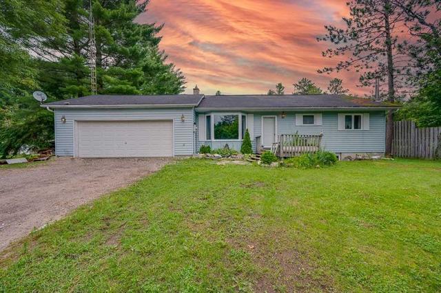 29 Polaris Dr, House detached with 3 bedrooms, 2 bathrooms and 10 parking in Hastings Highlands ON | Image 1