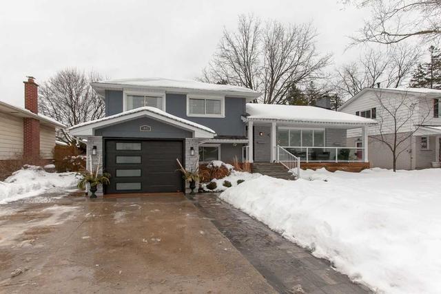 1045 Manorwood Dr, House detached with 3 bedrooms, 3 bathrooms and 5 parking in Burlington ON | Image 1