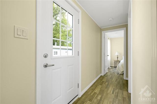 11 Bonner Street, House detached with 2 bedrooms, 1 bathrooms and 1 parking in Ottawa ON | Image 11