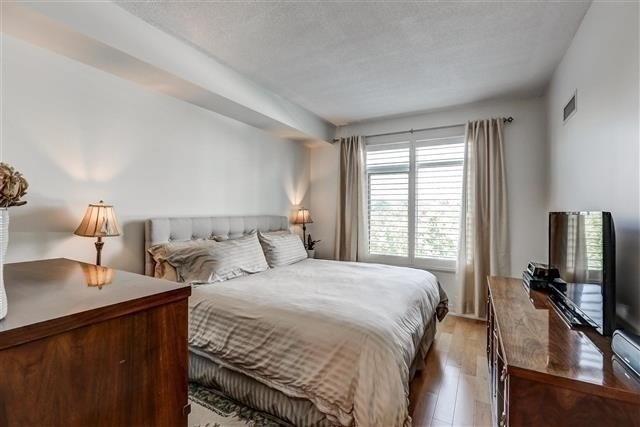 403 - 10 Old Mill Tr, Condo with 2 bedrooms, 2 bathrooms and 2 parking in Toronto ON | Image 3