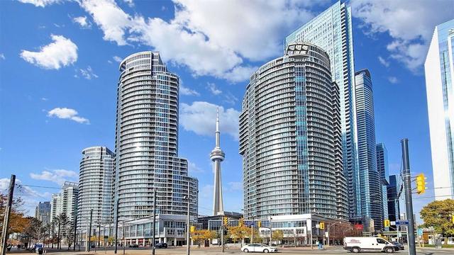 2205 - 8 York St, Condo with 1 bedrooms, 1 bathrooms and 0 parking in Toronto ON | Image 1